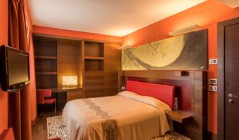 suite-1 king bed,2balc,terace,cityvw,mblvan,fruit