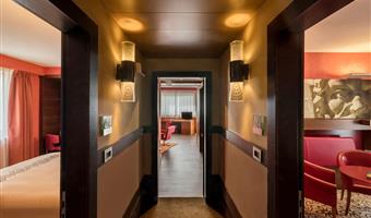 suite-1 king bed,2balc,terace,cityvw,mblvan,fruit