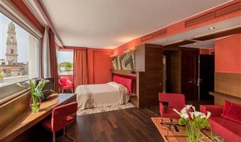 suite-1 king bed,2balc,terace,cityvw,mblvan,fruit