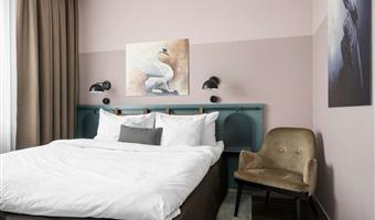 1 king bed, superior room, non-smoking, air-conditioned, mini bar, full breakfast