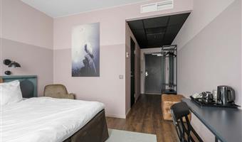 1 king bed, superior room, non-smoking, air-conditioned, mini bar, full breakfast