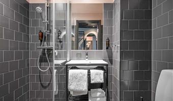 1 king bed, superior room, non-smoking, air-conditioned, mini bar, full breakfast