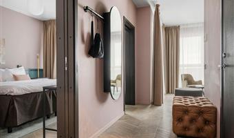 suite-1 king bed, non-smoking, high speed internet access, terrace, full breakfast