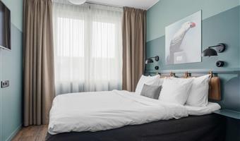 1 queen bed, non-smoking, economy room, free internet, full breakfast