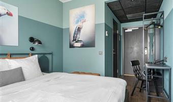 1 queen bed, non-smoking, economy room, free internet, full breakfast