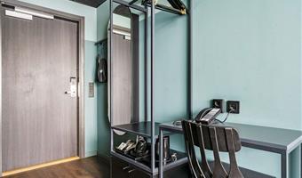 1 queen bed, non-smoking, economy room, free internet, full breakfast