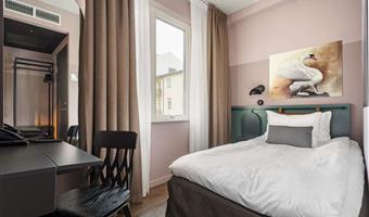 1 single bed, non-smoking, free internet, full breakfast