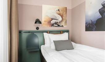 1 single bed, non-smoking, free internet, full breakfast