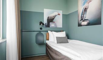 1 single bed, non-smoking, standard room, smaller room, full breakfast