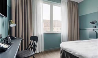 1 single bed, non-smoking, standard room, smaller room, full breakfast