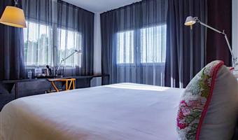 1 king bed, non-smoking, junior suite, mini bar, safe, air-conditioned, wi-fi