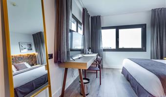 1 king bed, non-smoking, standard room, convertible into two twin beds, safe, air-conditioned, wi-fi