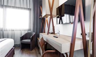 1 double bed, non-smoking, standard room, safe, wi-fi, air-conditioned, coffee and tea maker