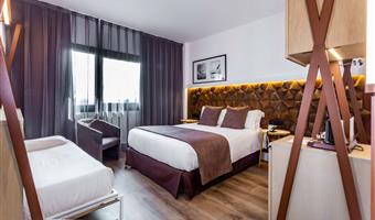 1 double 1 single, non-smoking, standard room, safe, wi-fi, air-conditioned, coffee and tea maker