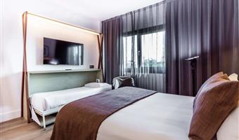 1 double 1 single, non-smoking, standard room, safe, wi-fi, air-conditioned, coffee and tea maker