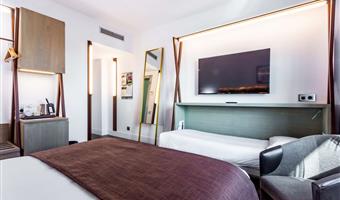 1 double 1 single, non-smoking, standard room, safe, wi-fi, air-conditioned, coffee and tea maker