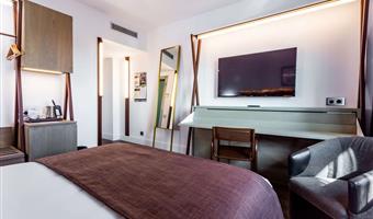 1 double 1 single, non-smoking, standard room, safe, wi-fi, air-conditioned, coffee and tea maker