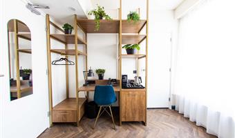 the classic single room is 14m2, but efficiently designed and equipped with a single bed, air conditioning, chair, tv, coffee facilities and a small working desk.<br /><br />everything you need for a budget and comfortable stay in arnhem!
