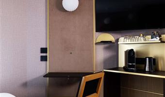 1 queen bed, non-smoking, executive room, larger room, espresso machine