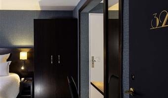 1 king 1 queen, non-smoking, family room, larger room, twin beds on request, extra bed