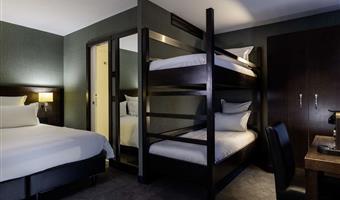 1 queen 1 bunk bed, non-smoking, larger room, family room