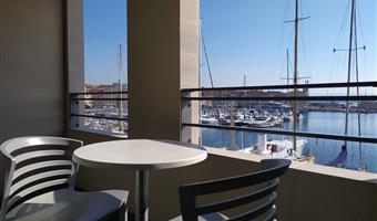 1 queen bed, non-smoking, junior suite, sea view