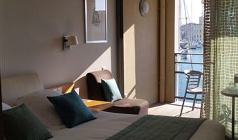 1 queen bed, non-smoking, sea view, deluxe room