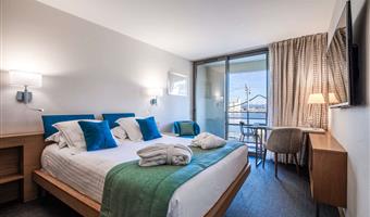 1 queen bed, non-smoking, sea view, deluxe room