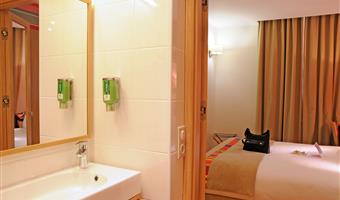 1 double bed, non-smoking, comfort room