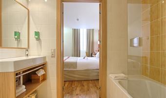 1 king bed, non-smoking, superior room, twin beds on request