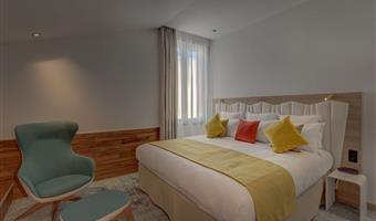 suite-1 king bed, superior room, balneo bathtub