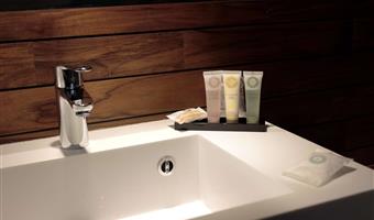 suite-1 king bed, superior room, balneo bathtub
