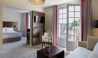 suite-1 king bed, non-smoking, sofabed, dining table, espresso machine, air-conditioned