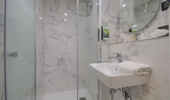 1 queen bed, non-smoking, classic room, twin on request, flat screen television