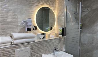 1 queen bed, non-smoking, classic room, twin on request, flat screen television