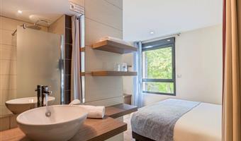 1 queen bed, non-smoking, comfort room, larger room, twin on request, flat screen television, italian shower