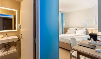 1 double bed, non-smoking, classic room, twin on request, shower in room