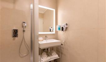 1 double bed, non-smoking, classic room, twin on request, shower in room