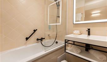 1 queen bed, non-smoking, superior room, twin on request