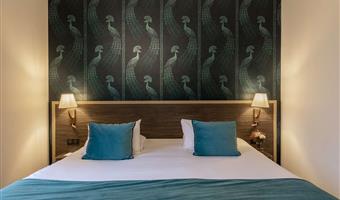 1 king bed, non-smoking, superior room, view of the square, twin on request