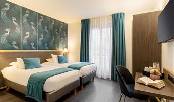 1 king bed, non-smoking, superior room, view of the square, twin on request