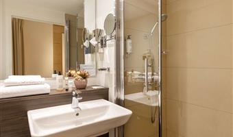 1 king 1 single, non-smoking, deluxe room, balcony, view of the square, twin on request