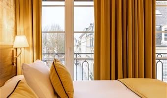 1 king 1 single, non-smoking, deluxe room, balcony, view of the square, twin on request