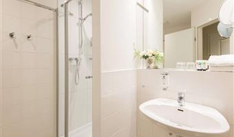 1 single bed, standard room, flat screen television, desk, wi-fi, coffee and tea maker