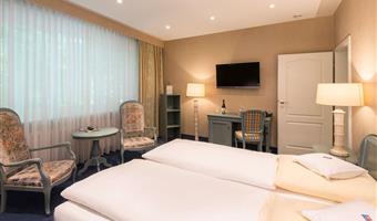 1 double bed, comfort room, flat screen television, desk, wi-fi, coffee and tea maker