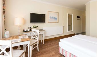 1 double bed, comfort room, flat screen television, desk, wi-fi, coffee and tea maker