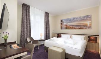 1 double bed, standard room, bathrobe and slippers, flat screen television, free w-lan, free parking, full breakfast