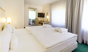 suite-1 double bed, separate building, separate living area, sheltered loggia, bathrobe and slippers, free w-lan, free parking, full breakfast