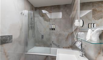 1 king bed, comfort room, twin on request, wi-fi, coffee and tea maker