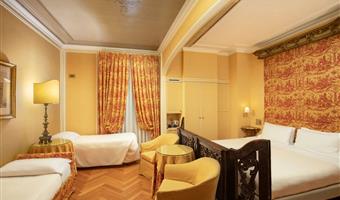 1 queen 2 single beds, non-smoking, standard room, family room